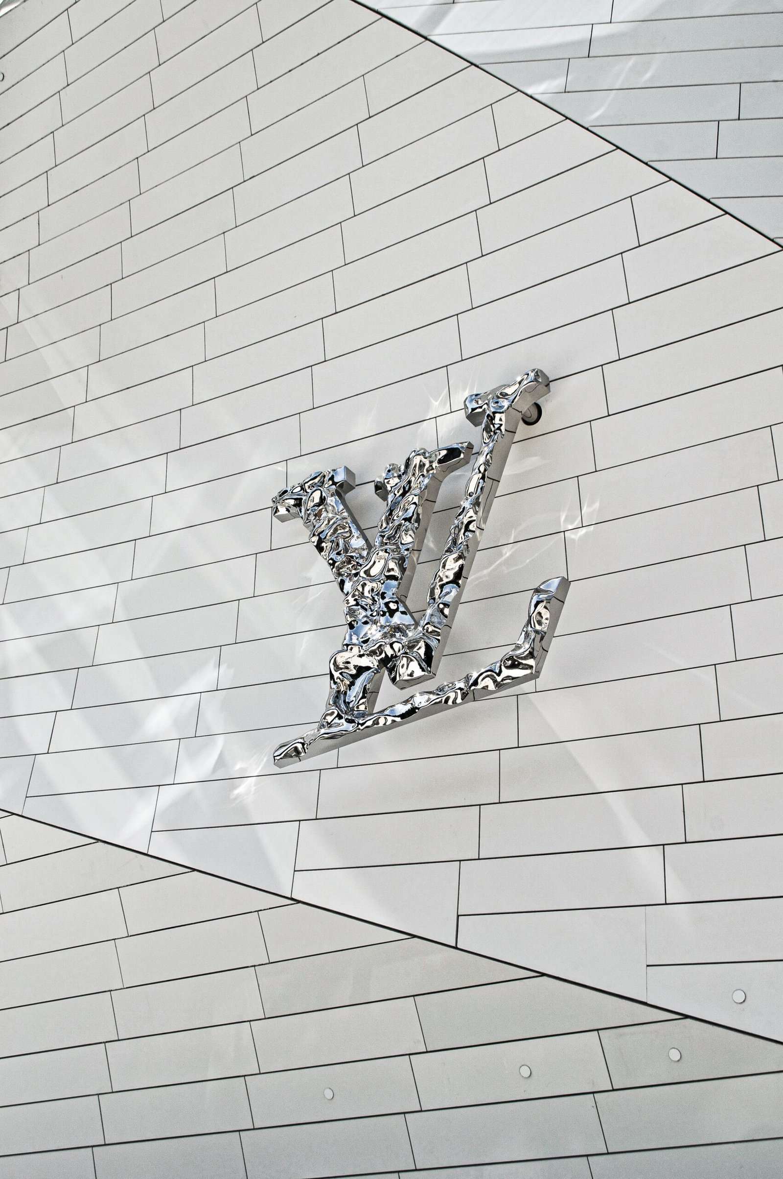 Exploring the New Bag Shaped Outlet Store in the USA by Louis Vuitton